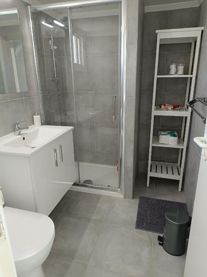 בורוקליני Julie'S Beach House מראה חיצוני תמונה